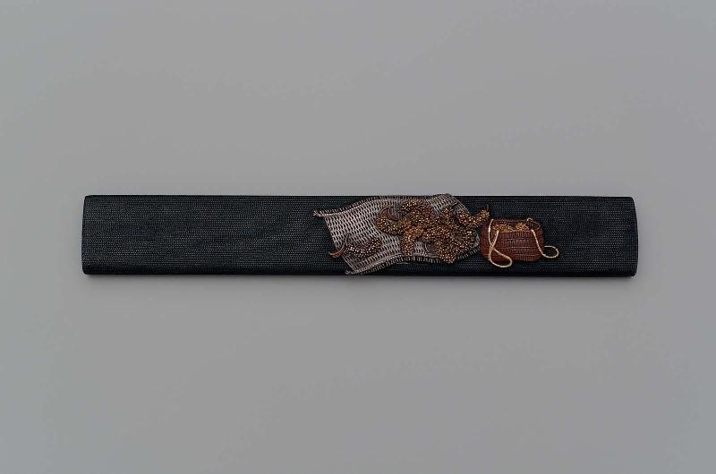 Kozuka with design of millet, basket and mat