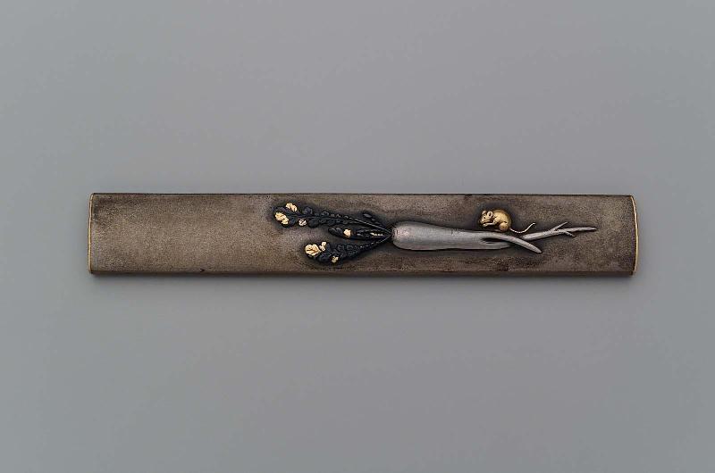 Kozuka with design of rat and daikon