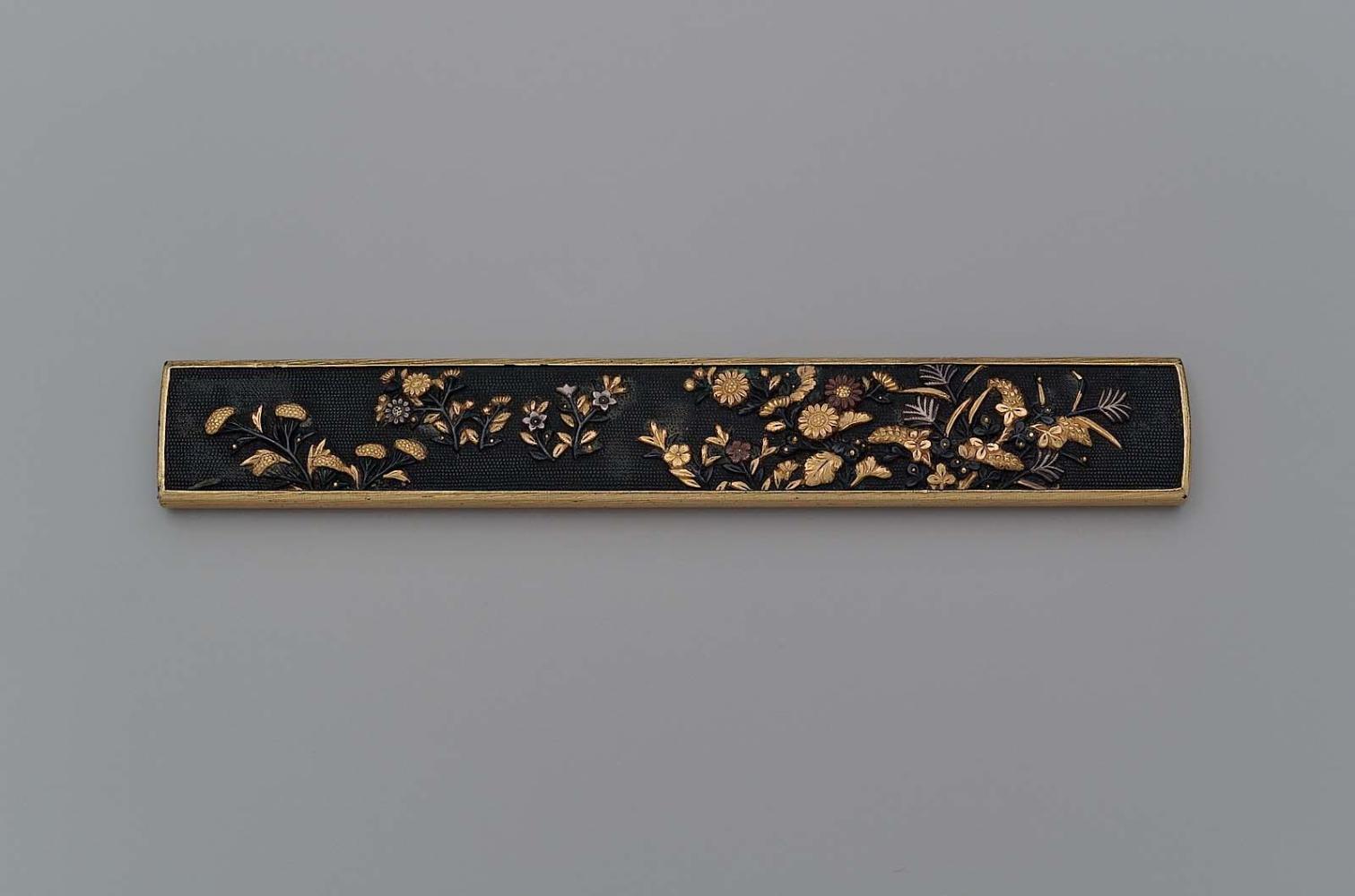 Kozuka with design of autumn plants