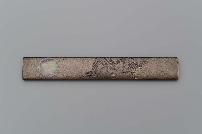 Kozuka with design of two geese and the moon