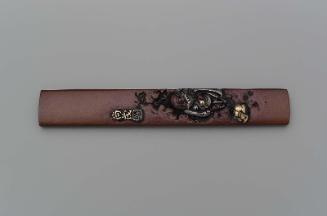 Kozuka with design of Yoshitsune kneeling before the king of the Tengu