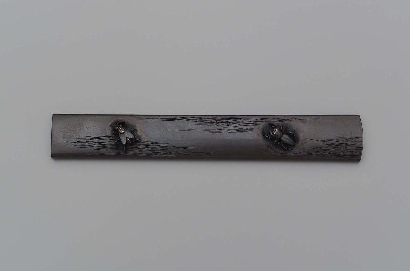 Kozuka with design of spider and fly