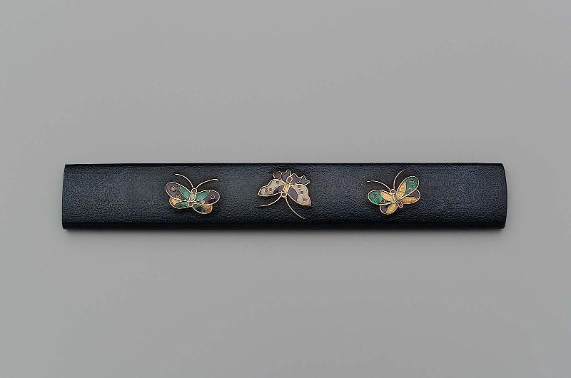 Kozuka with design of three butterflies