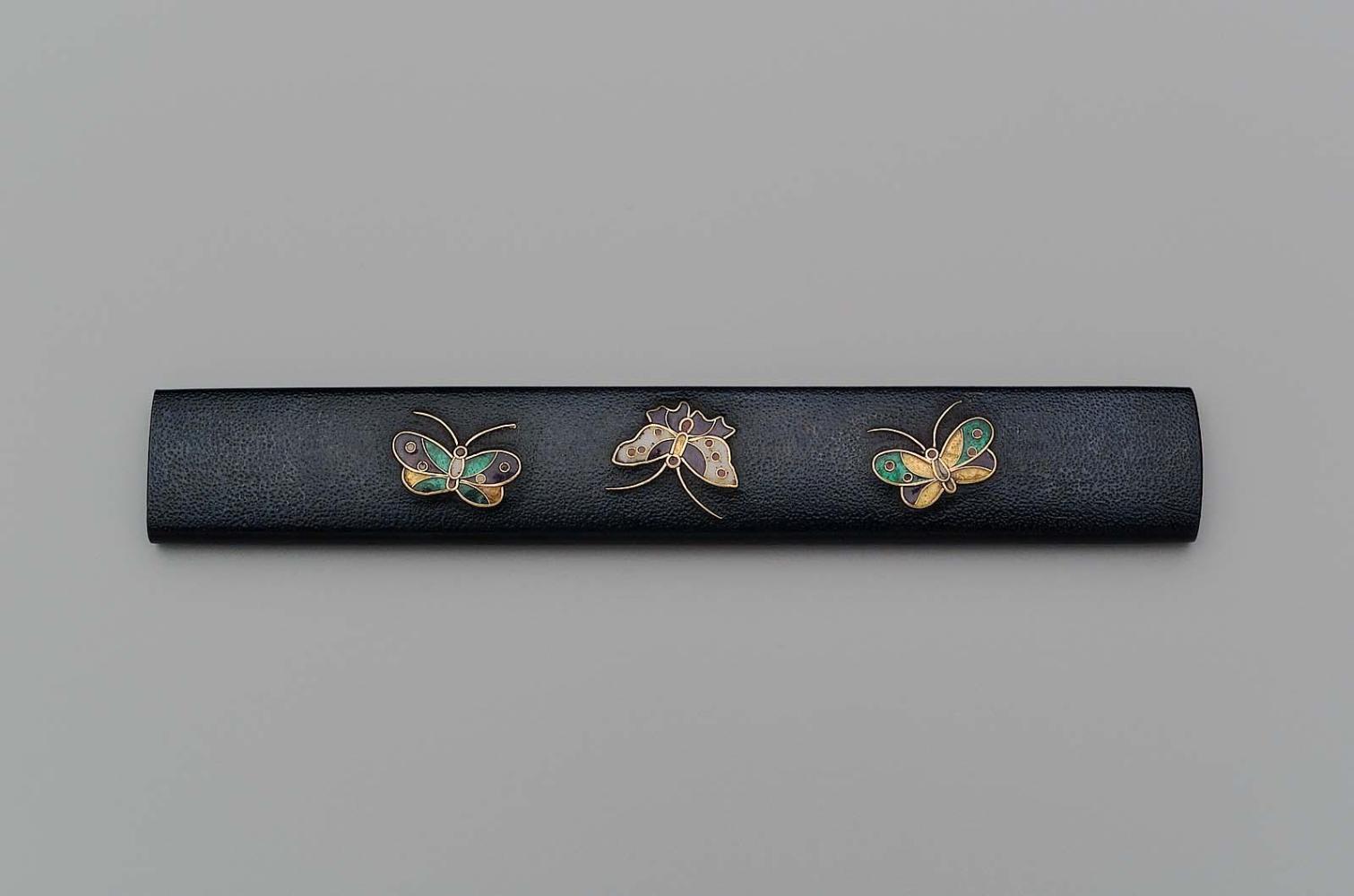 Kozuka with design of three butterflies