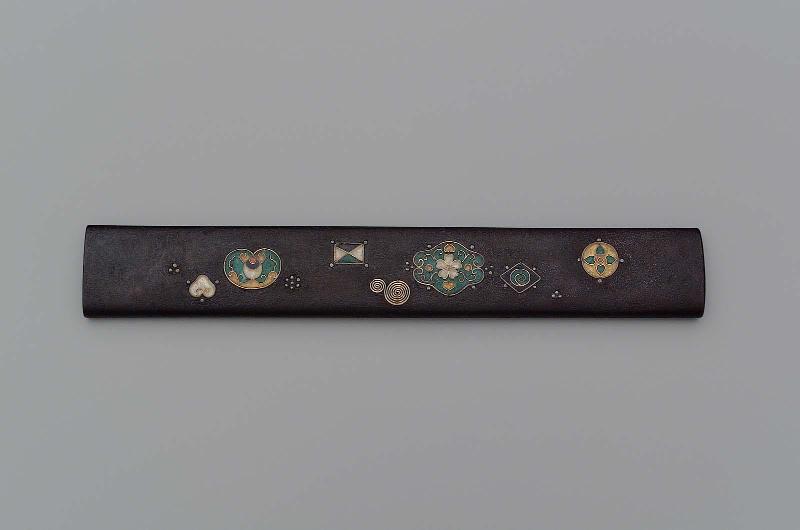 Kozuka with design of shippo medallions