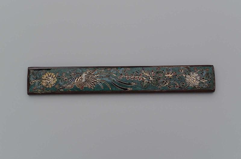 Kozuka with design of ho-o and stylized chrysanthemums