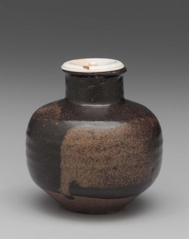 Tea caddy with lid