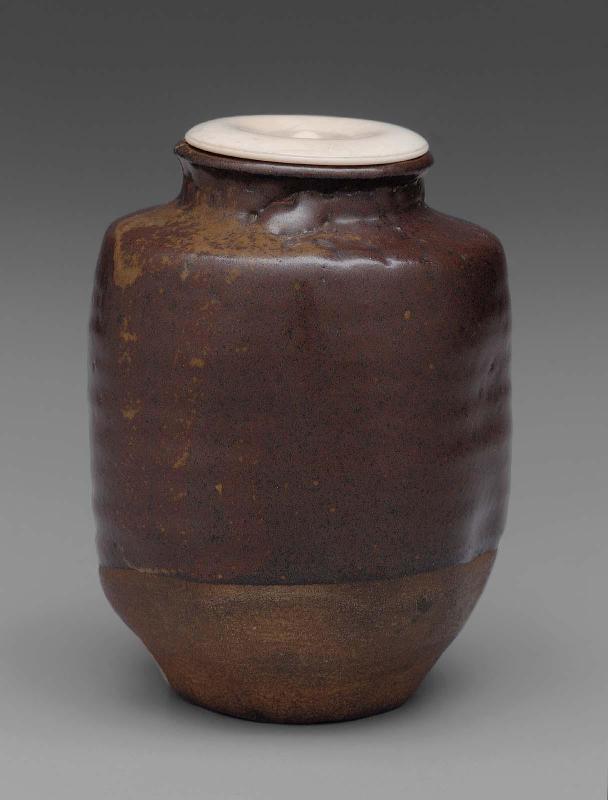 Tea caddy with ivory lid
