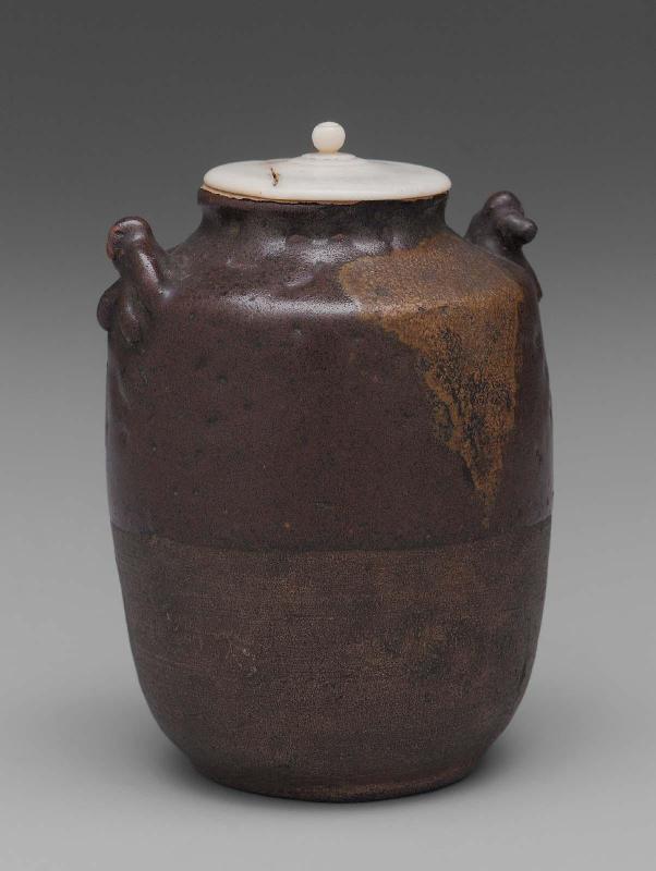 Tea caddy with ivory lid