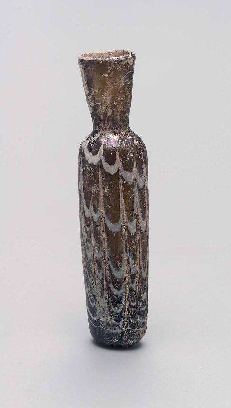 Bottle with marvered trails