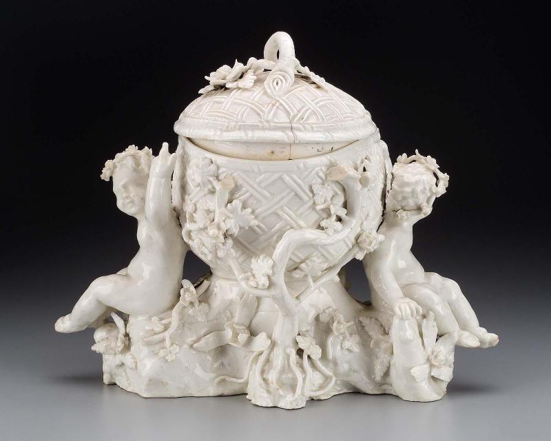 Basket with cherubs