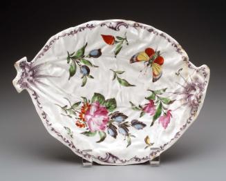 Dish in the form of a leaf