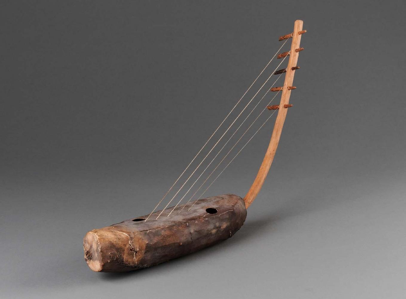 Arched harp (kundi?)