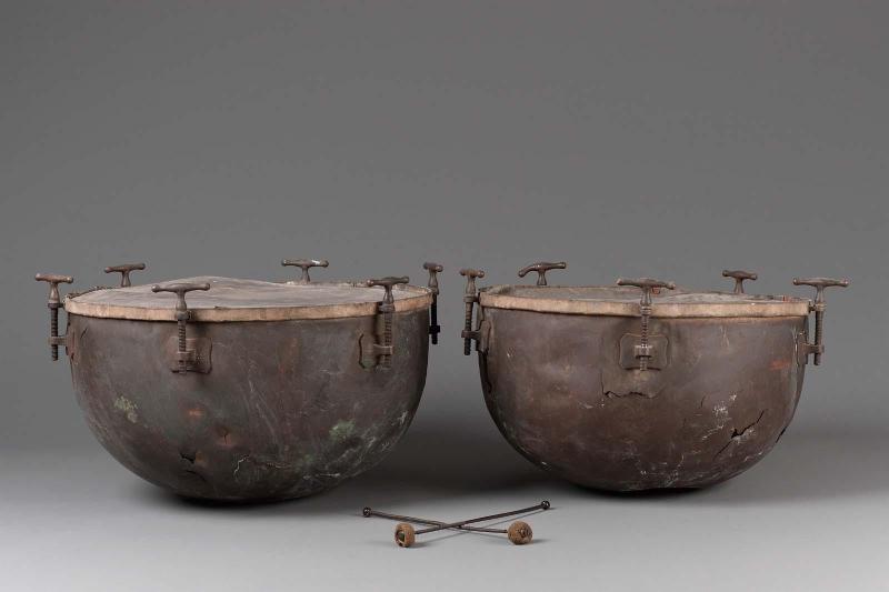 Pair of timpani and two mallets