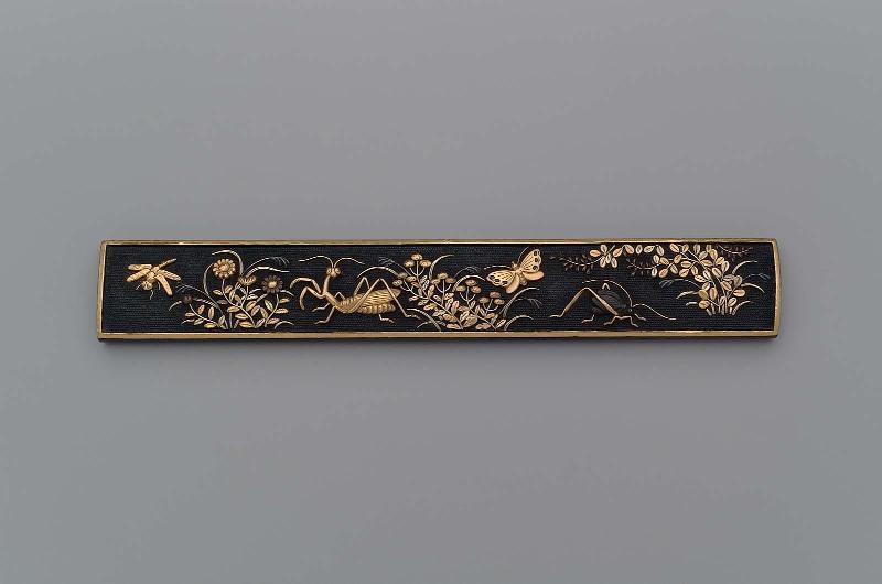 Kozuka with design of insects and autumn grasses