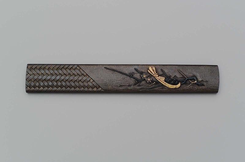 Kozuka with design of a package of clams on a plum branch