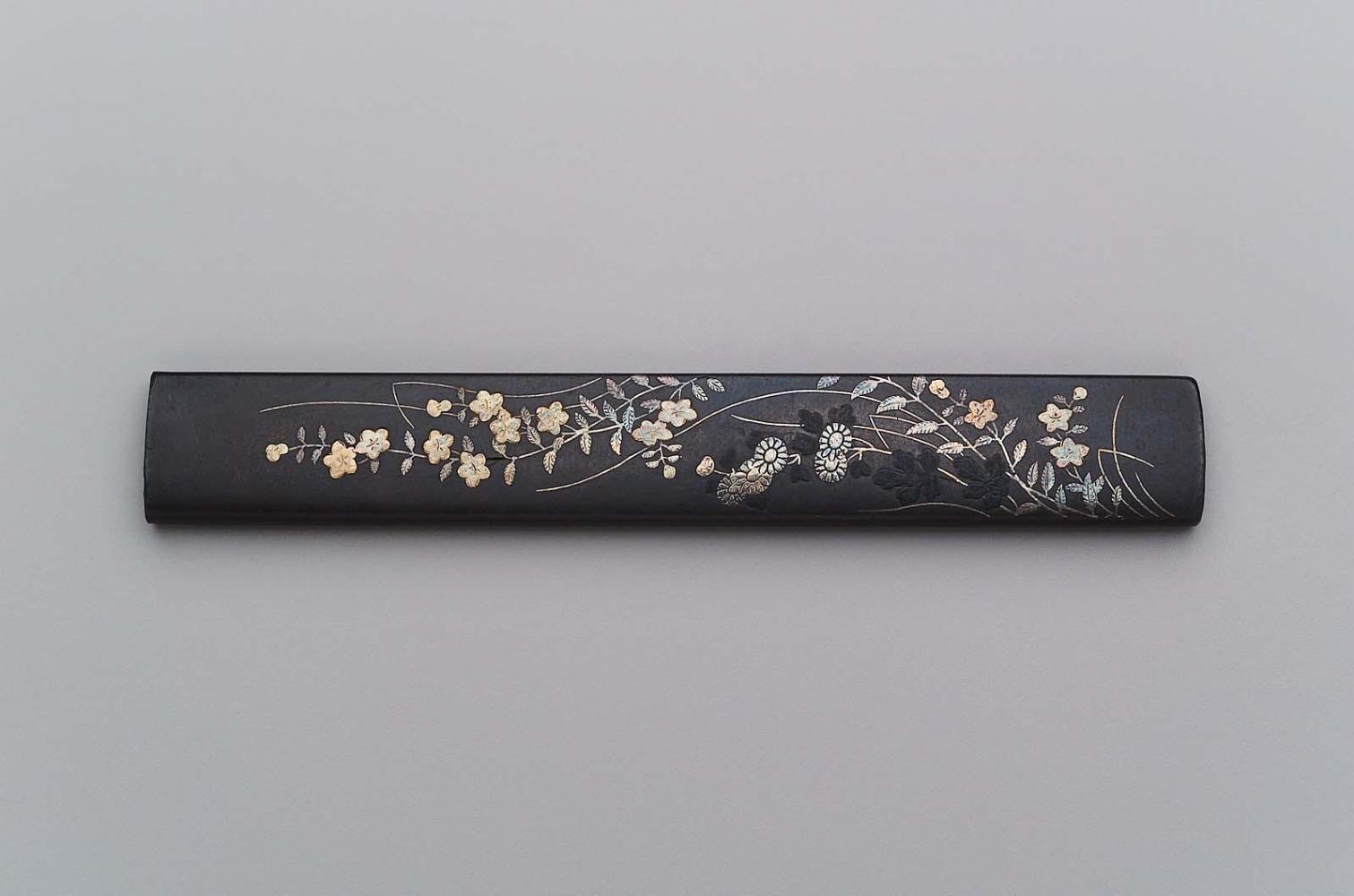 Kozuka with design of autumn plants