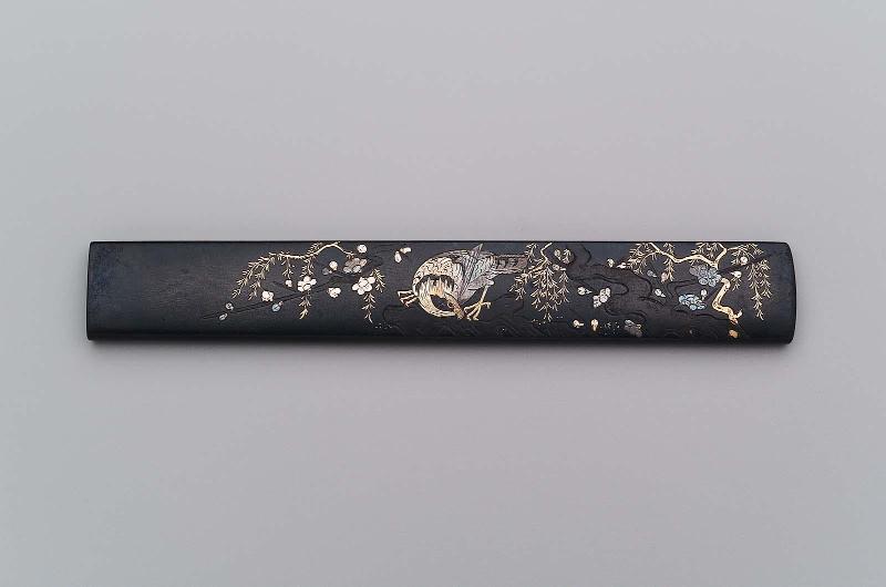 Kozuka with design of hawk beneath a weeping cherry