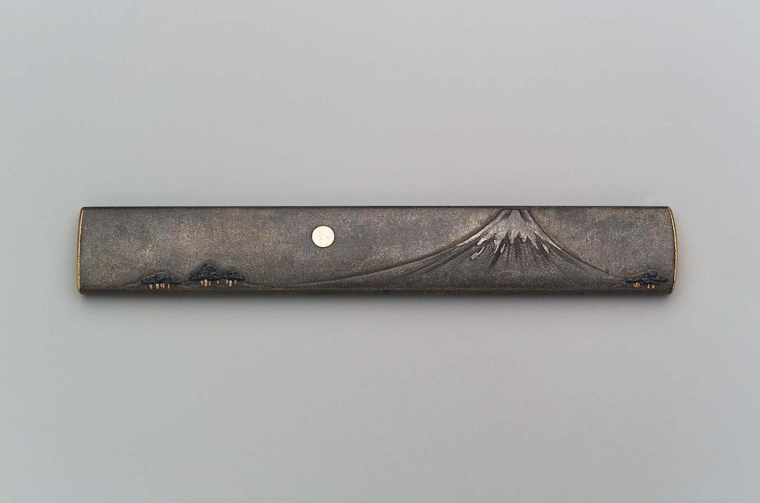 Kozuka with design of Mount Fuji by moonlight