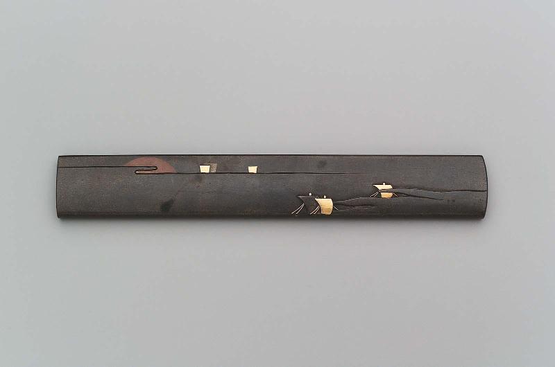 Kozuka with design of sailboats at sunrise