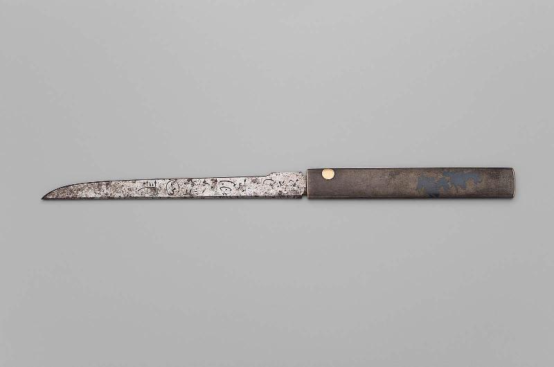 Kozuka with design of dancers under the moon