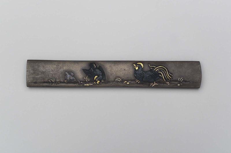 Kozuka with design of cock, hen and chicken
