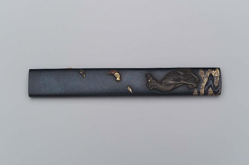 Kozuka with design of wolf by a stream with leaves falling