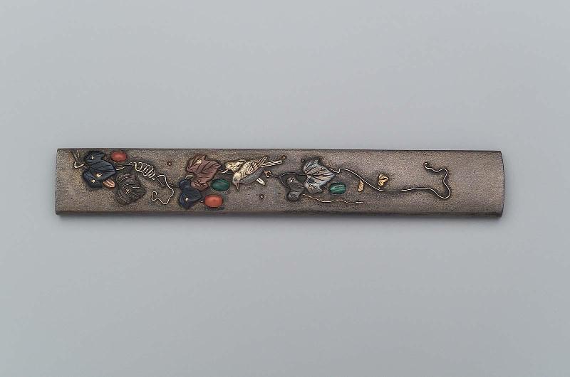 Kozuka with design of fruiting vine and birds