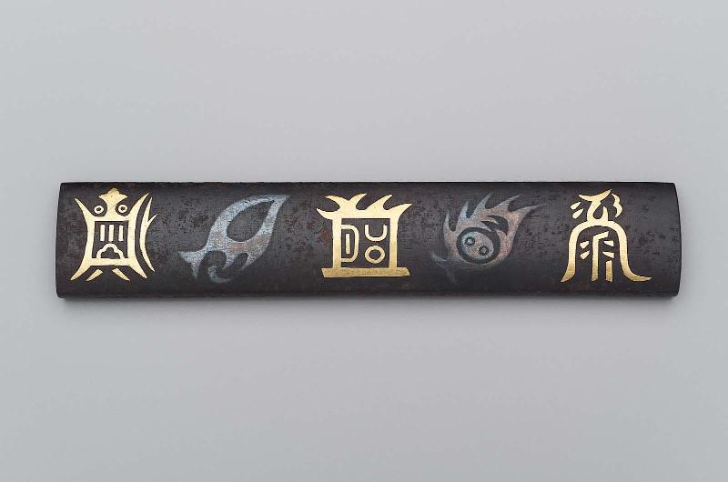 Kozuka with design of stylized Chinese characters