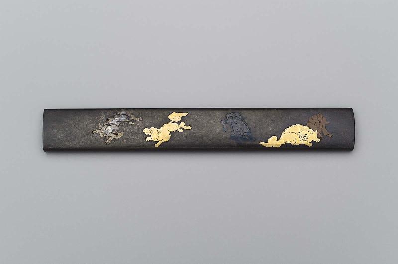 Kozuka with design of gamboling shishi