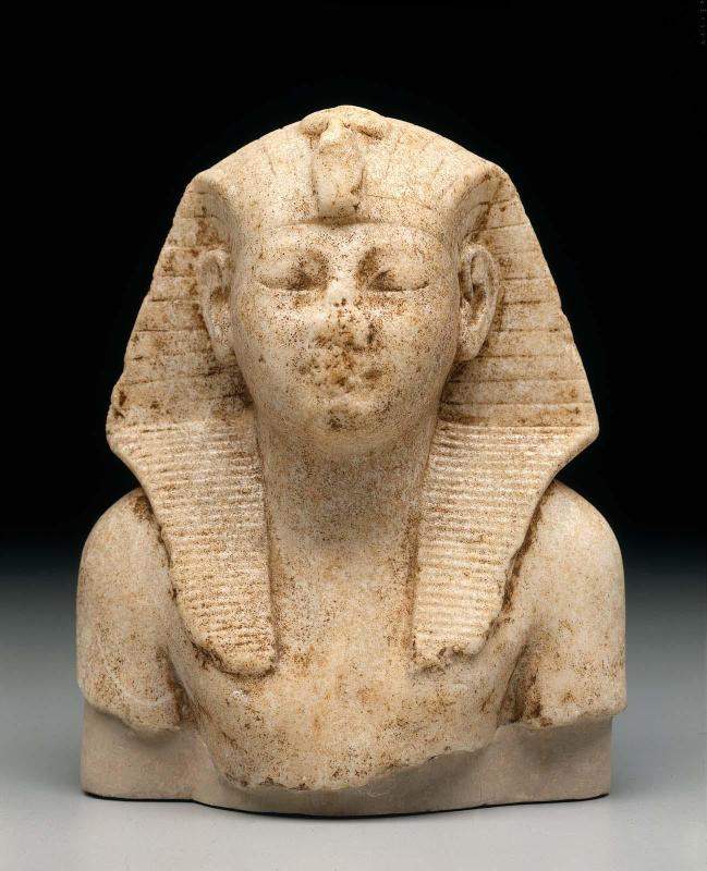 Upper part of a statue of a king