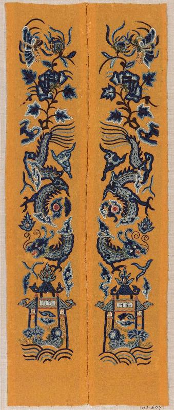 Pair of sleeve facings