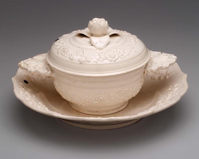 Covered two-handled bowl