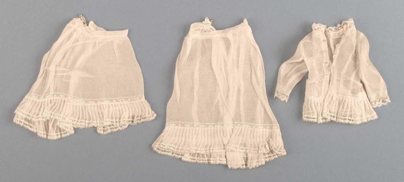 Dress (in three part)