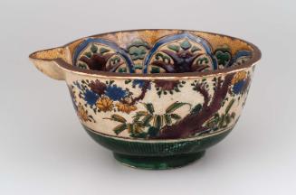 Bowl with spout