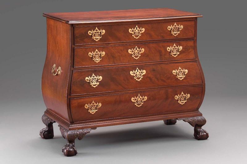 Bombé chest of drawers
