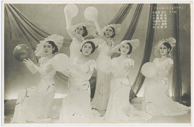 The Play Hawaii-New York : Six Actresses (from an unidentified series) of the Takarazuka Women's Theater