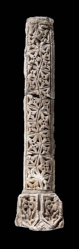 One fragmentary plaque (a vertical ornament with a floral motif)
