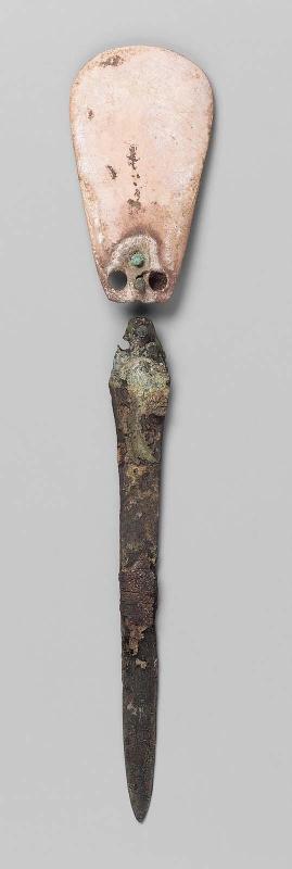 View: Dagger, pommel
