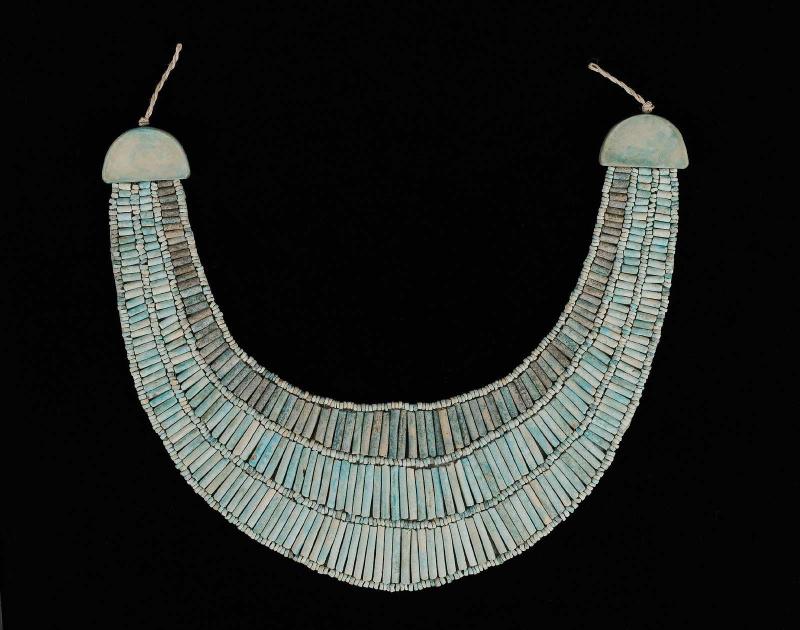 Beaded broadcollar