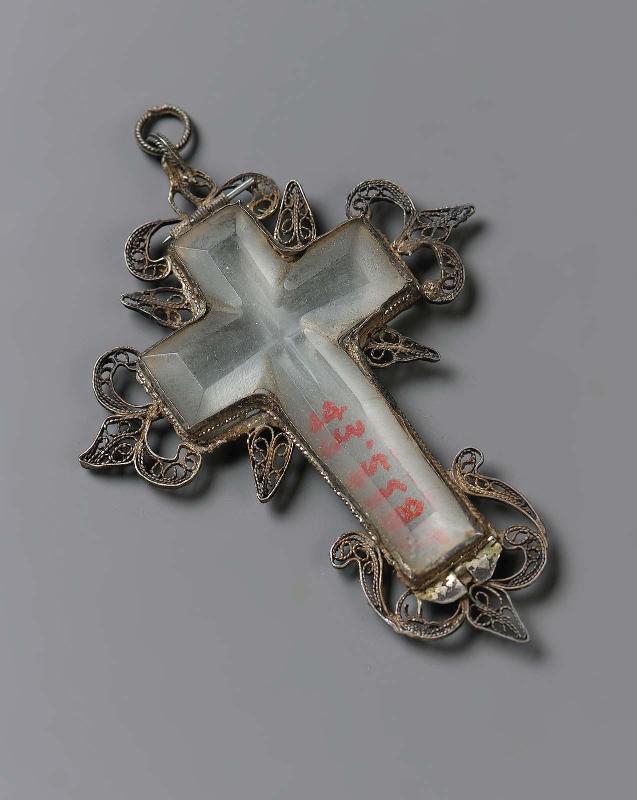 Pendant cross
