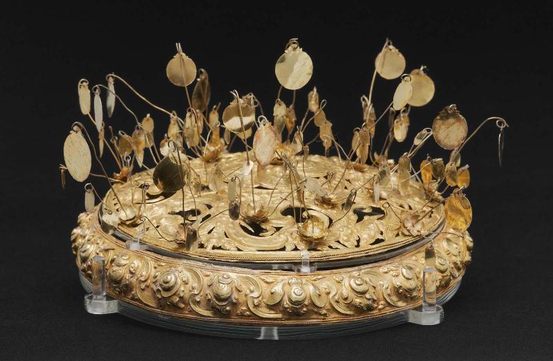 Crown or lid