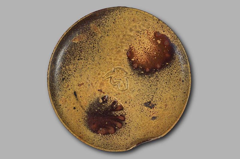 Plate with decoration of crane