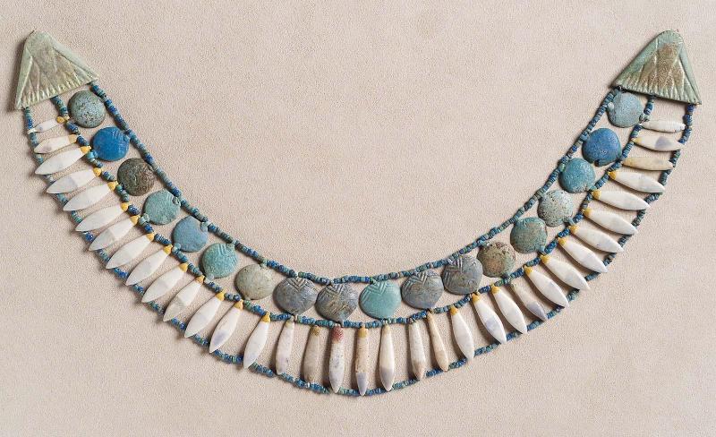 Lotiform collar terminal