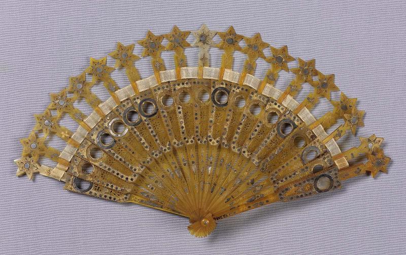 Brisé spyglass fan