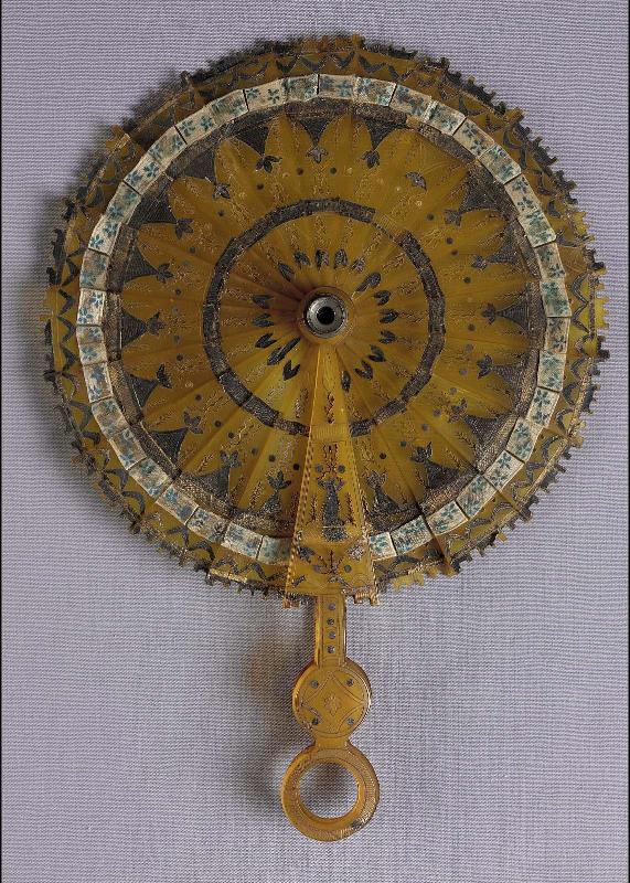 Brisé spyglass fan