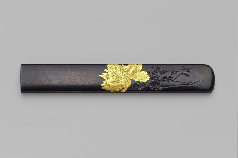 Kozuka with design of peony