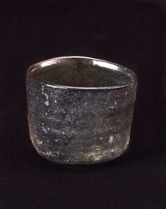 Tea bowl of the Hikidashiguro type
