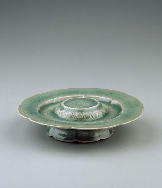 Flower-shaped Stand