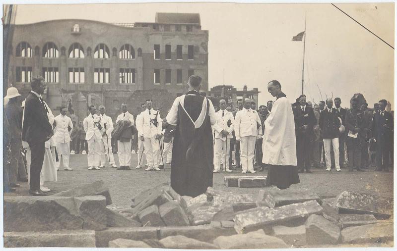 Kantô Earthquake, 1923: Memorial service held by the crew of HMS Hawkins, September 23, 1923